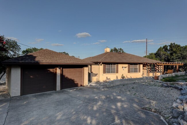 Building Photo - 115 Chaparral Pl W
