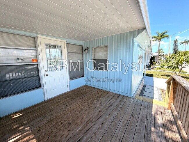Building Photo - 2643 Teakwood Dr