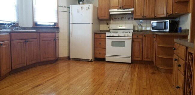 Foto del edificio - 7749 W Foster Ave