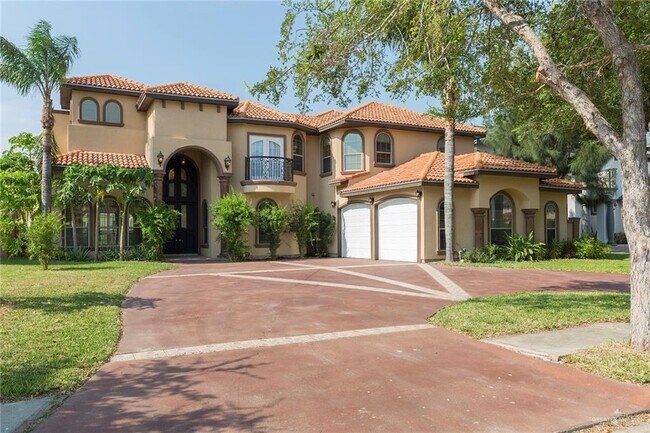 Building Photo - 3904 El Jardin St