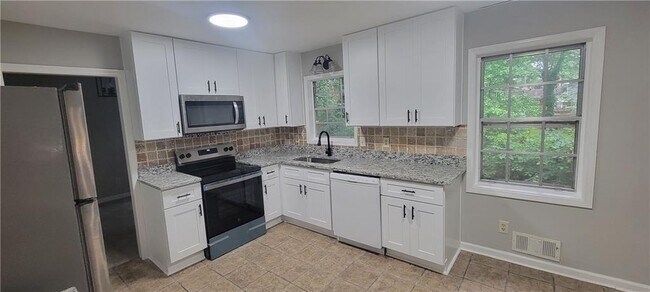 Building Photo - 2035 Northland Dr NW