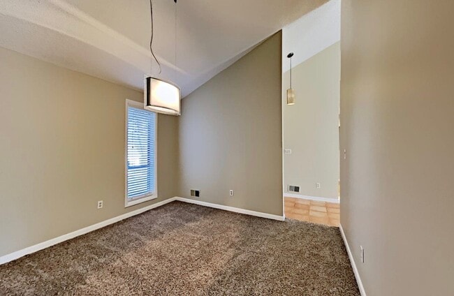 Building Photo - 119 S Falcon Bluff