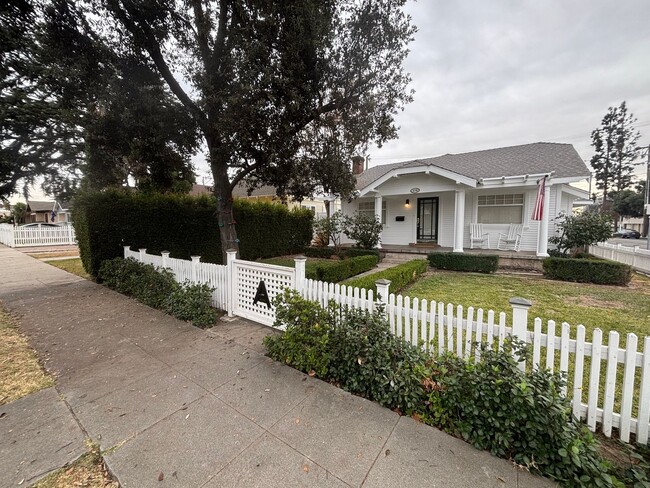 Building Photo - Charming Craftsman Home in Great Covina Lo...