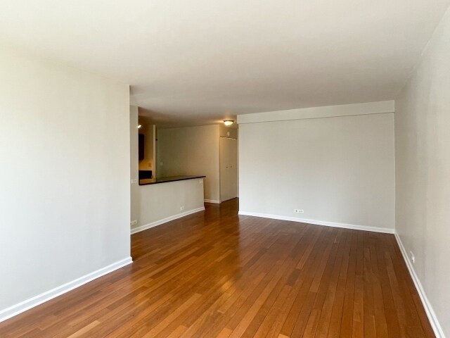 Foto del edificio - 222 E Pearson St