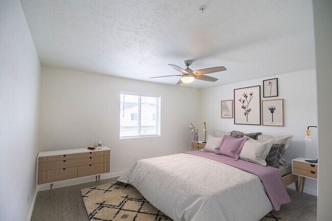 Building Photo - ***FIRST MONTH'S RENT FREE FOR AUGUST*** G...
