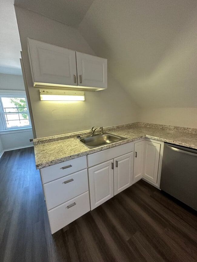 Building Photo - NORWOOD - Immaculate 1 bed efficiency unit on top floor of 4 family