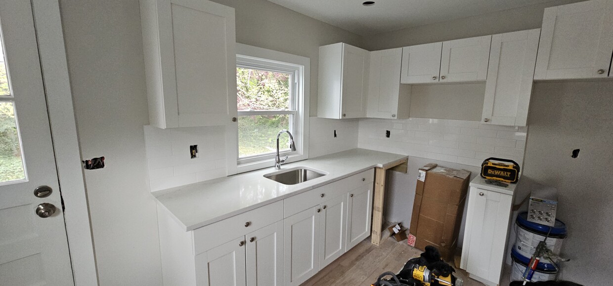 Foto principal - 135 London Dr