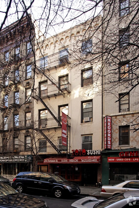Primary Photo - 216 Thompson St