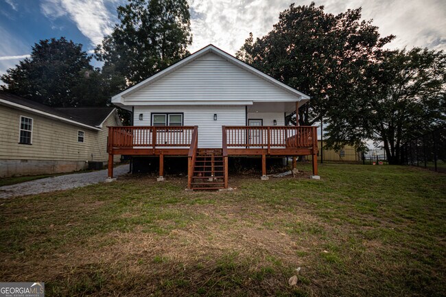 Foto del edificio - 330 Macon Ave