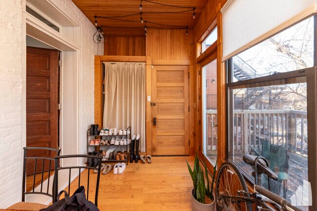 Foto del edificio - 842 W Waveland Ave