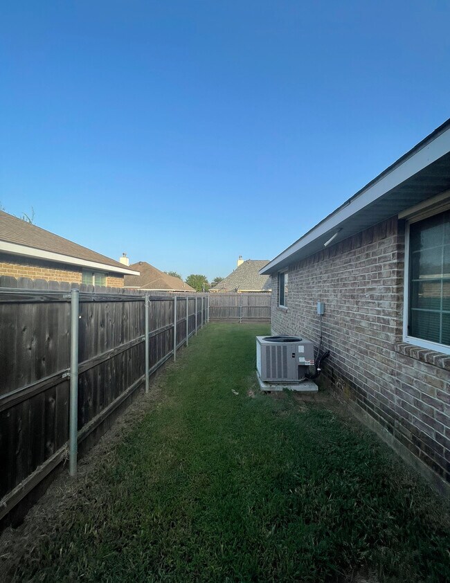 Building Photo - 3613 Oldenburg Ct