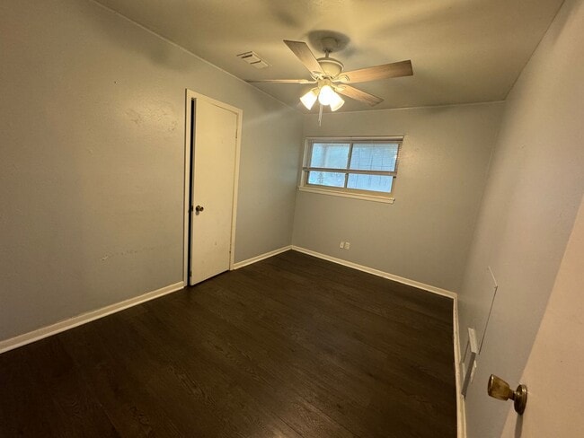 Building Photo - Beautiful 4 Bedroom Southern Hills Home