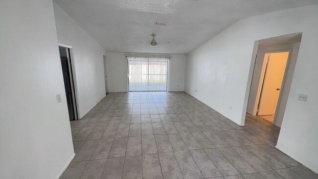 Building Photo - Newly renovated 3 bedroom, 2 bathroom, 2 c...