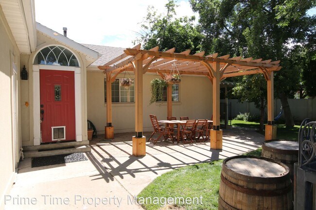 Building Photo - 5 br, 3 bath House - 670 E 3750 N