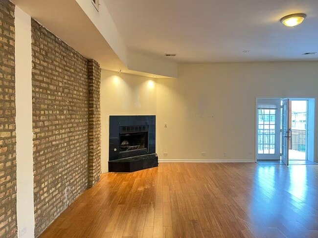 Foto del edificio - 2358 N Clybourn Ave