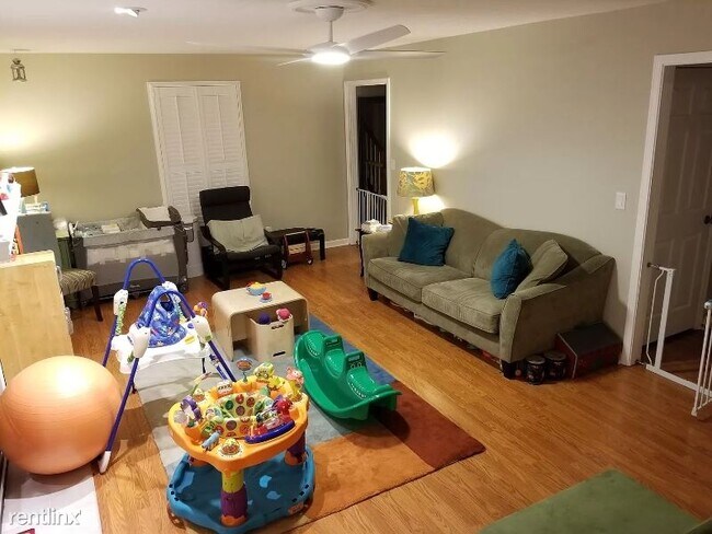 Building Photo - 3 br, 2.5 bath House - 91 Wolfe Trce