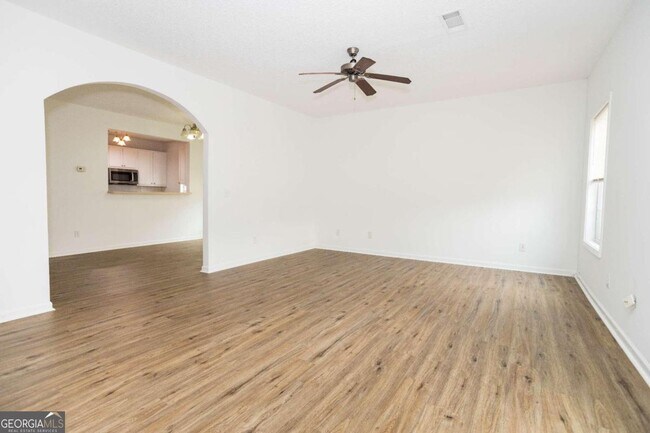 Foto del edificio - 8658 Thomas Rd