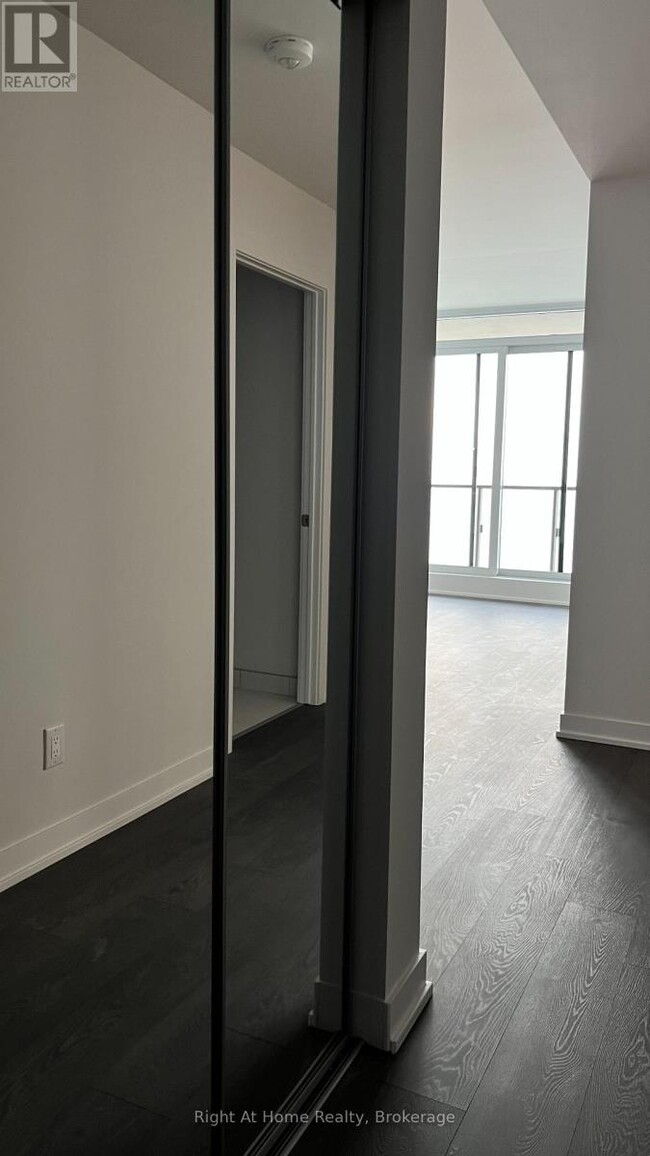 Building Photo - 1928 Lake Shore Blvd W