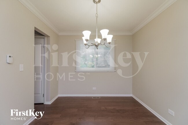 Building Photo - 6S124 Lakewood Dr
