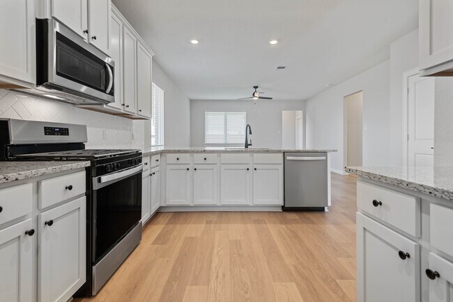 Foto del edificio - 1027 Rosewood Trl