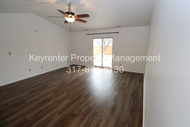 Foto del edificio - Discover this well-maintained 3-bedroom, 2-bath home in Indianapolis featuring an attached garage...