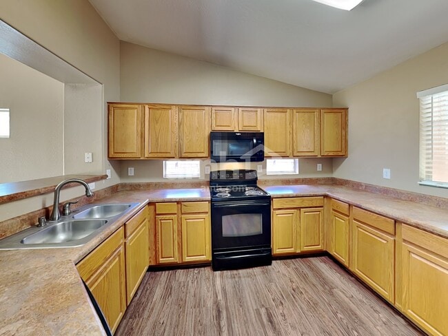 Building Photo - 2653 W Sunset Way