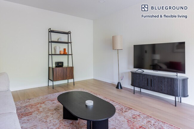 Building Photo - 2721 Midtown Ct