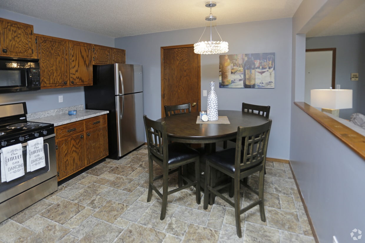 Primary Photo - Stoney Hill 1 Apartments