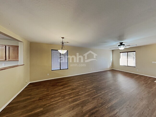 Building Photo - 2452 E Meadow Creek Way