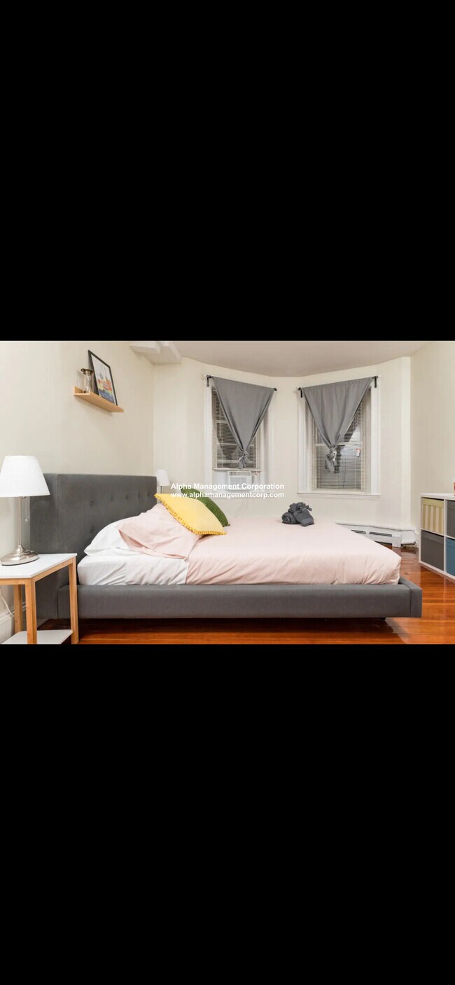 Building Photo - 208 Winthrop Rd