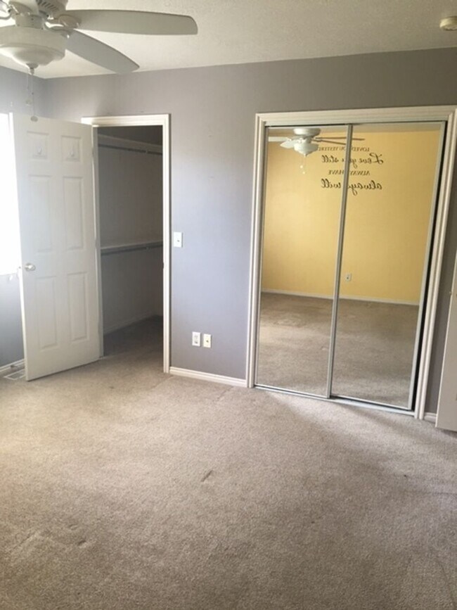 Foto del edificio - 75 N Hampton Pl