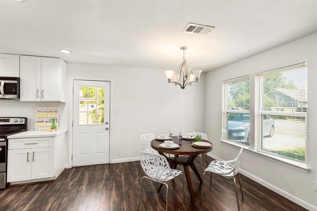 Building Photo - 7002 Goforth St