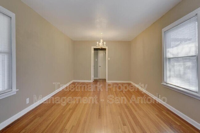 Foto del edificio - 1322 W Malone Ave