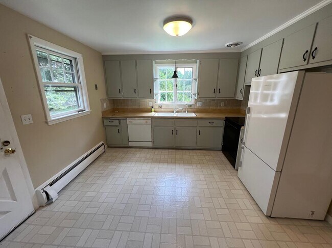 Building Photo - 48 River Ave