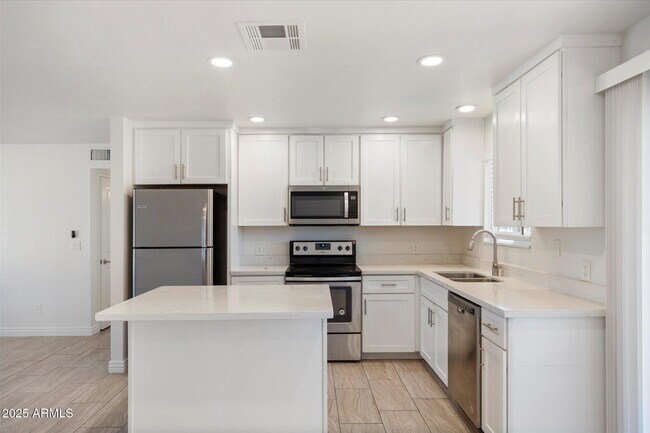 Foto del edificio - 3545 W Galveston St