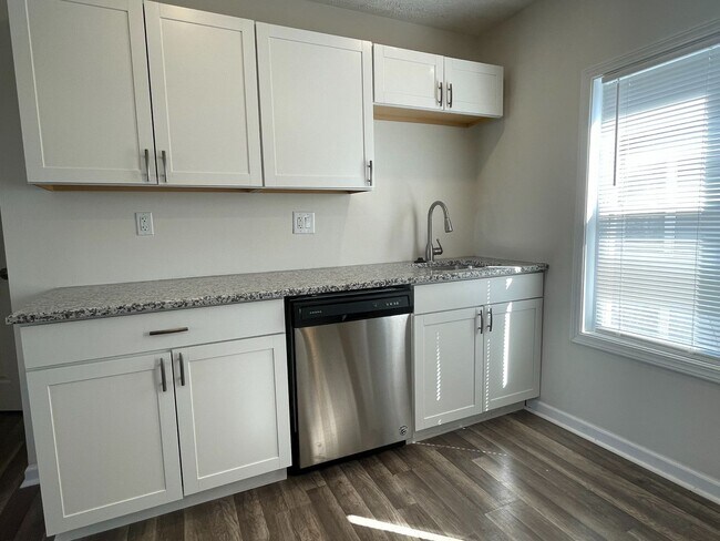 Foto del edificio - 1239 W 67th St