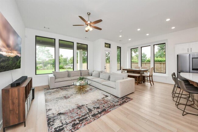 Building Photo - 3927 Shackleton Ct