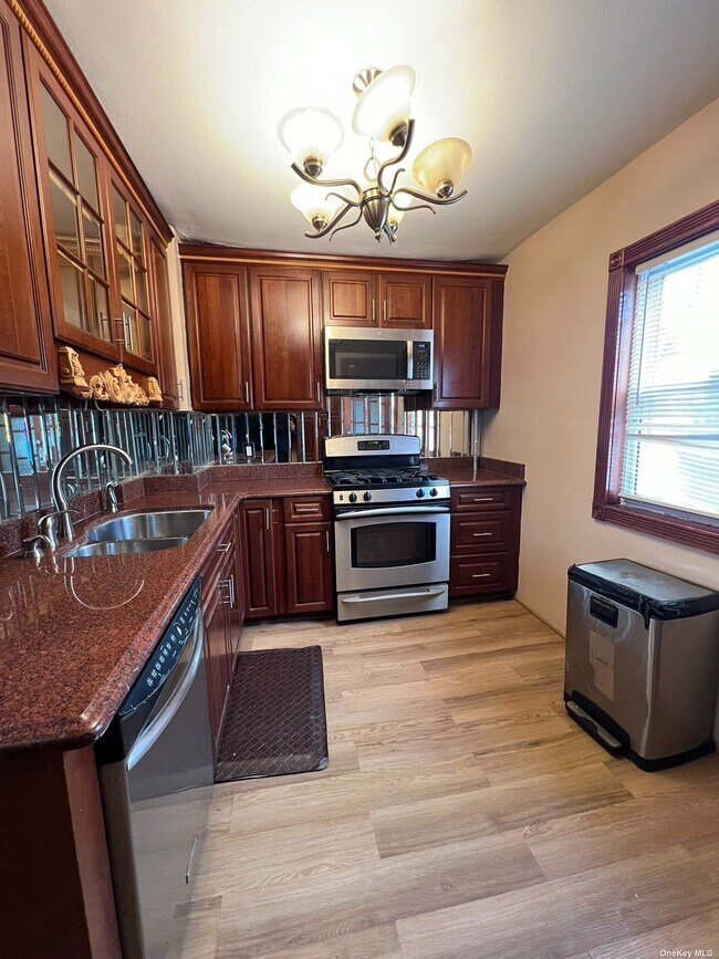 Foto del edificio - 221-29 106th Ave