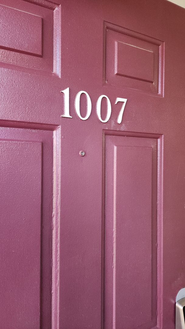 Building Photo - FOR RENT. 3 bedroom 2 bath second story condo
