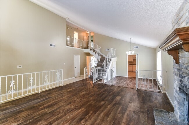 Building Photo - 2422 Hilton Head Dr
