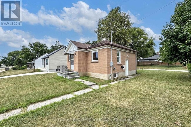 Building Photo - 1430 Trafalgar St
