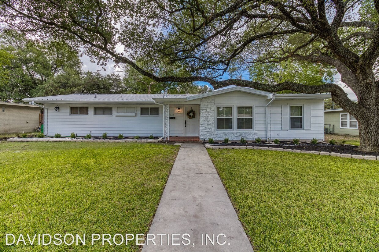 Foto principal - 4 br, 3 bath House - 518 Brightwood Pl
