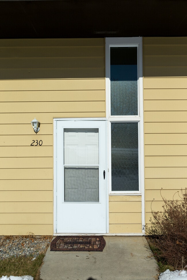 Building Photo - Modern Duplex for rent near Wandermere