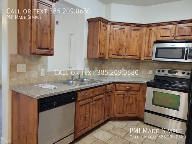 Building Photo - Gorgeous 3-Bedroom Condo with Balcony in S...