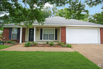 Building Photo - 320 Hawthorne Dr