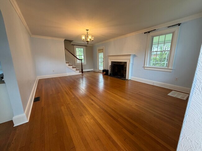 Foto del edificio - 4101 Pendleton Rd