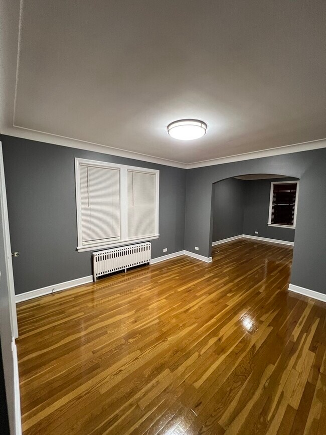Building Photo - 5020 W Newport Ave