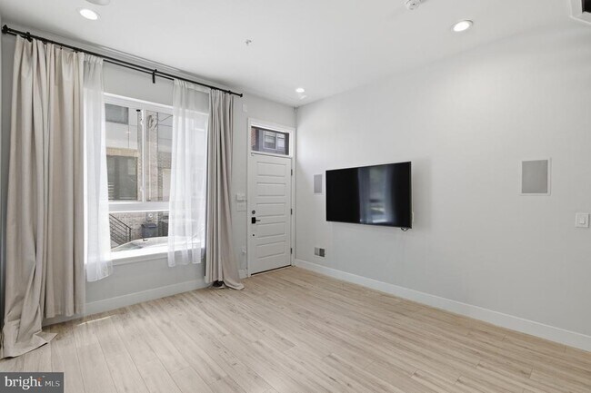 Foto del edificio - 1448 N Myrtlewood St