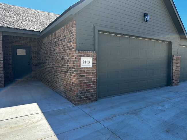 Building Photo - 5813 Urbana Ave