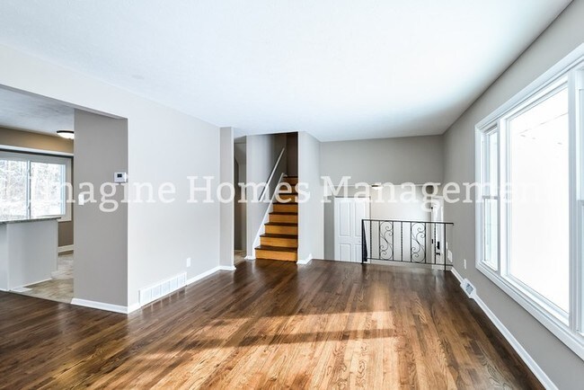 Building Photo - Newly Remodeled 4 Bedroom 2.5 Bath in Solon